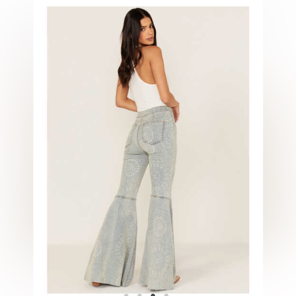 🌟FREE PEOPLE Just Float On Flare Jeans in Indigo Combo-Size 30 NWT